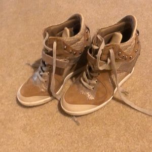 Gas tan wedge sneaker